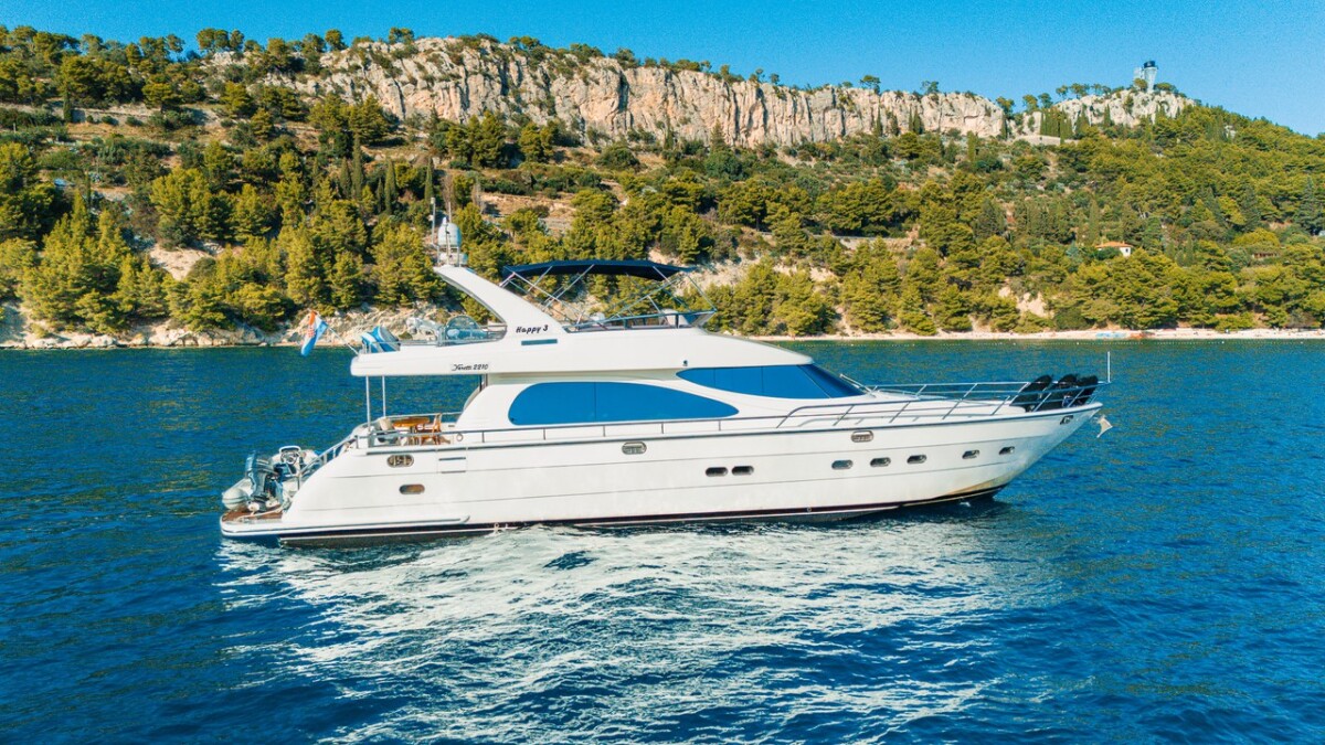 Luxury motor yacht Happy3