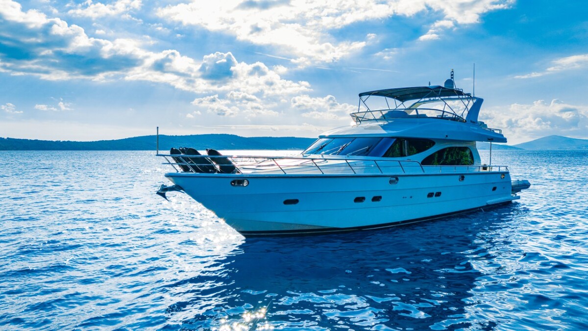 Luxury motor yacht Happy3