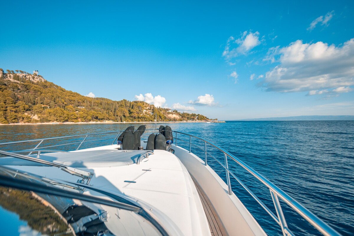 Luxury motor yacht Happy3