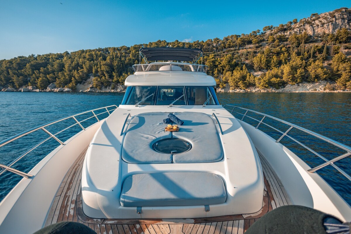 Luxury motor yacht Happy3