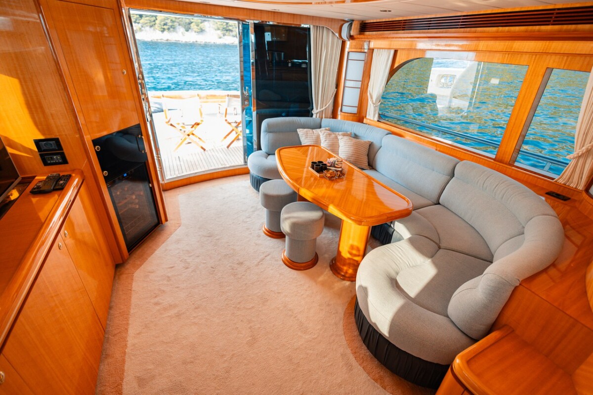 Luxury motor yacht Happy3