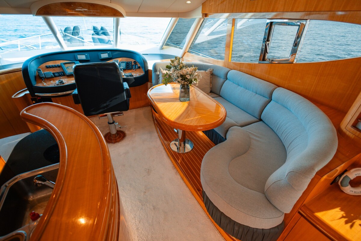 Luxury motor yacht Happy3