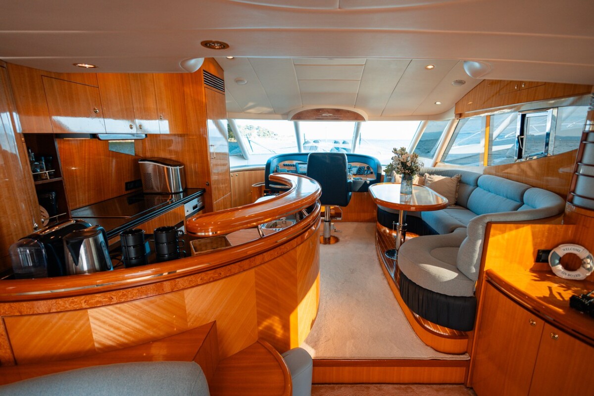 Luxury motor yacht Happy3