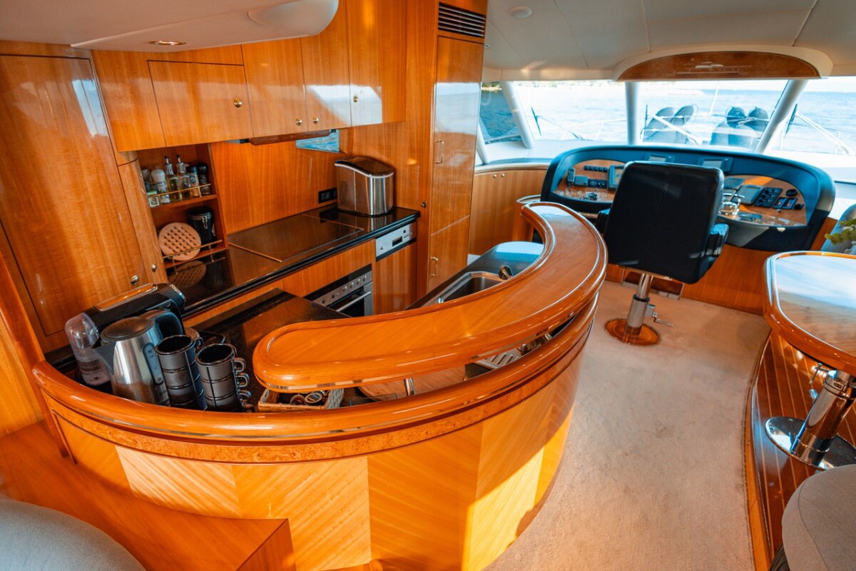 Luxury motor yacht Happy3