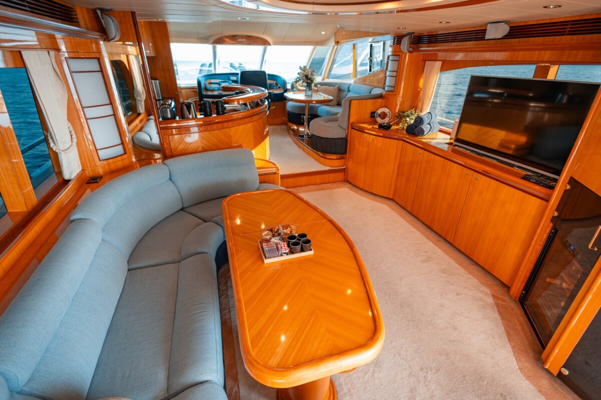 Luxury motor yacht Happy3