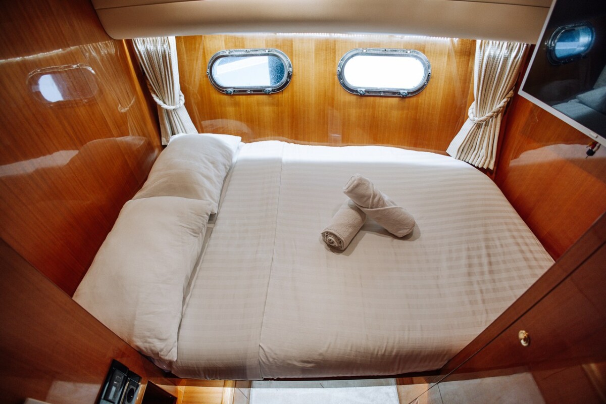 Luxury motor yacht Happy3