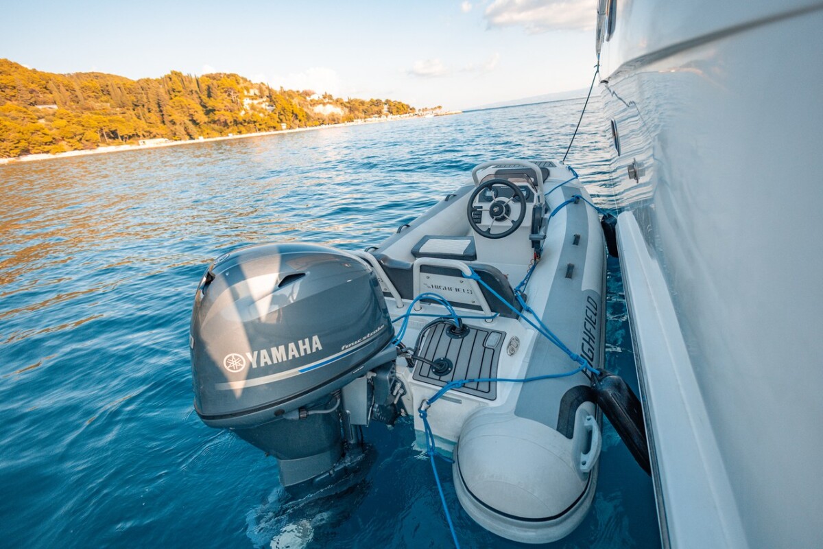 Luxury motor yacht Happy3