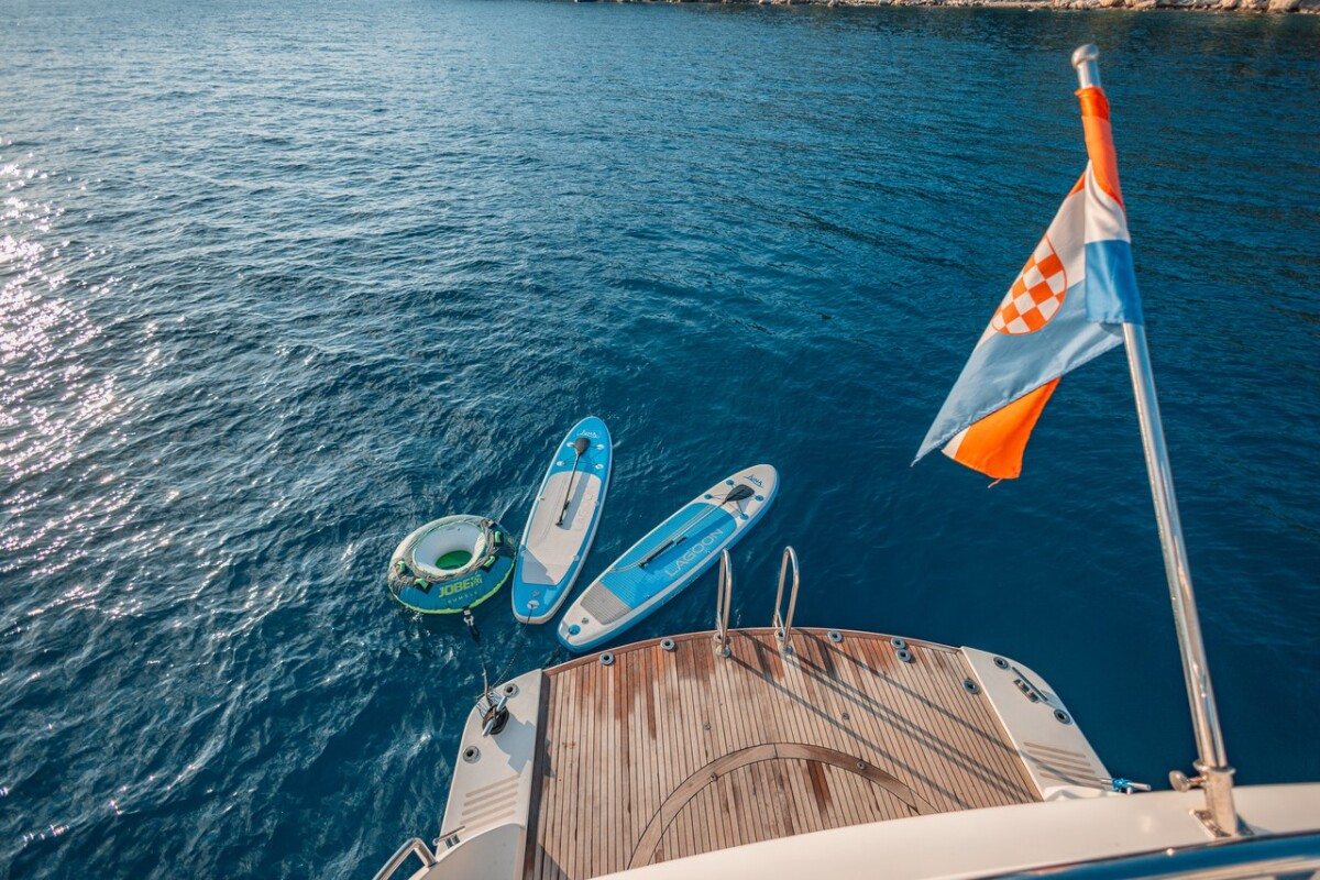 Luxury motor yacht Happy3